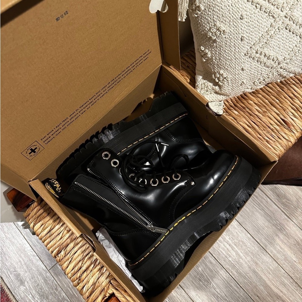 jadon max platform dr martens